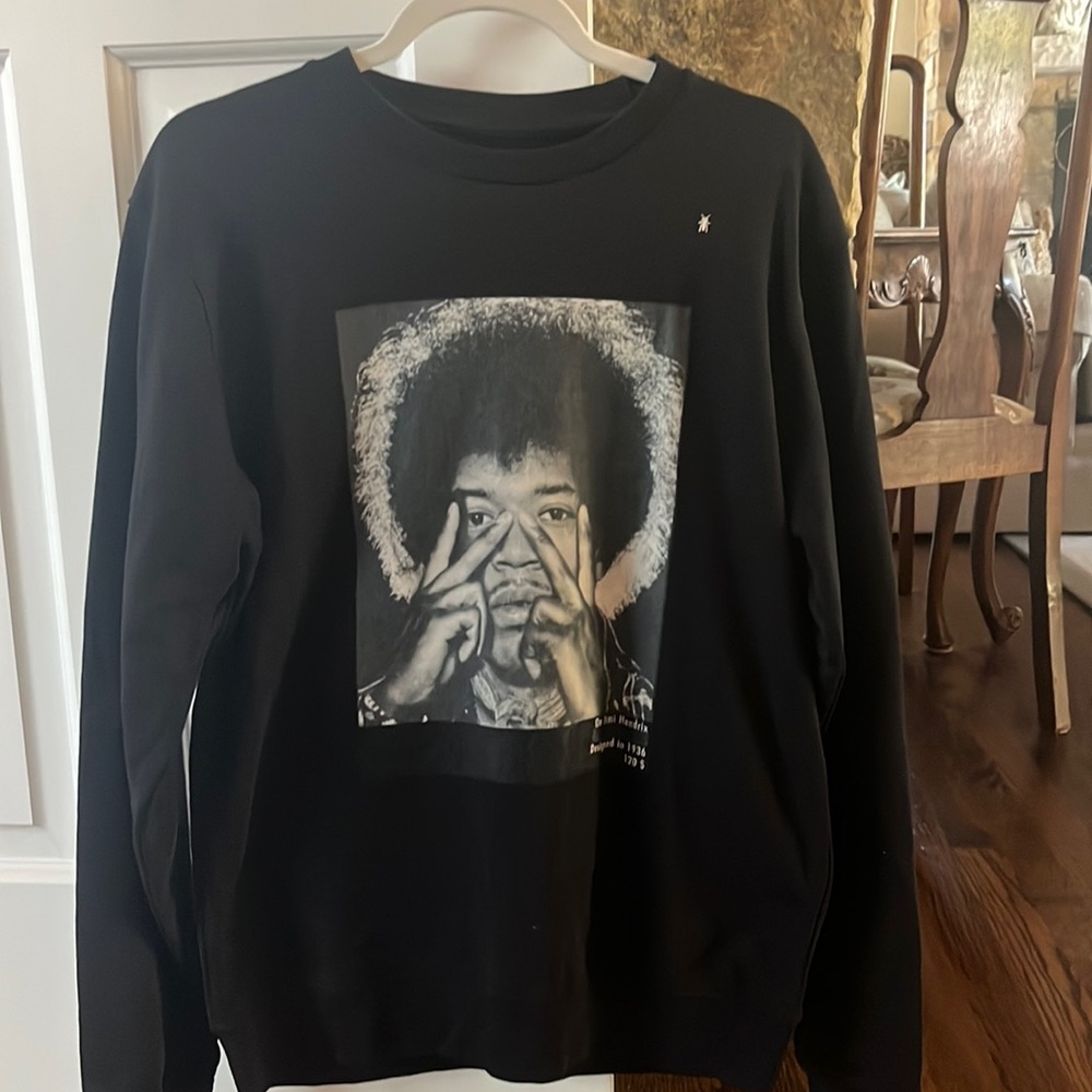 Black sweatshirt
